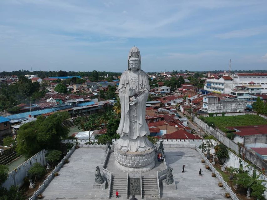 Dewi Kwan Im: Patung yang Mencerminkan