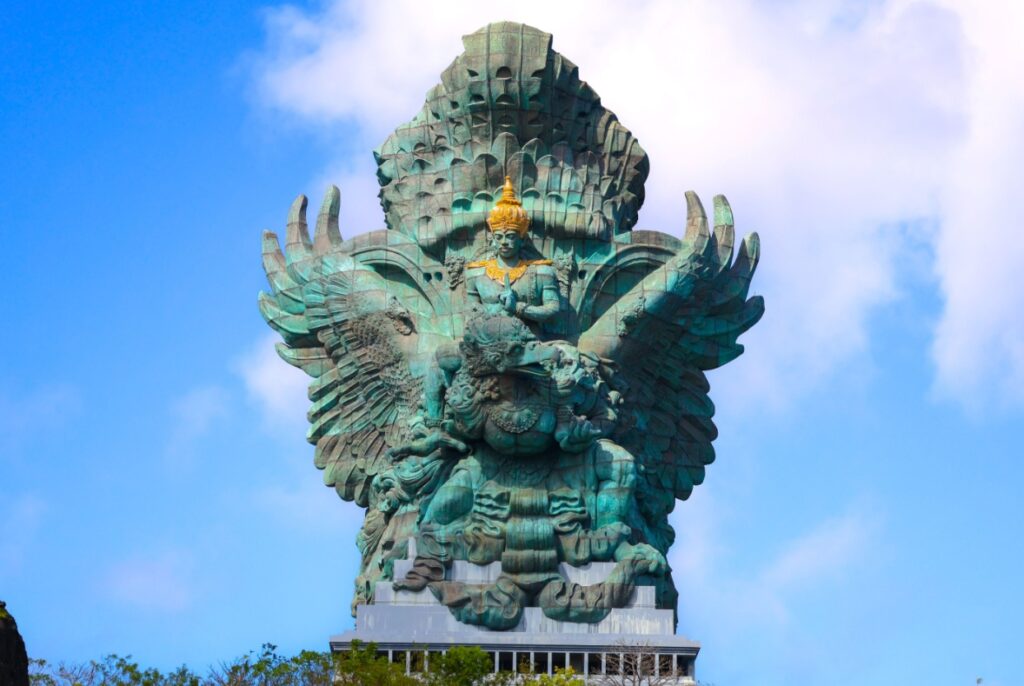 Pesona Garuda Wisnu Kencana